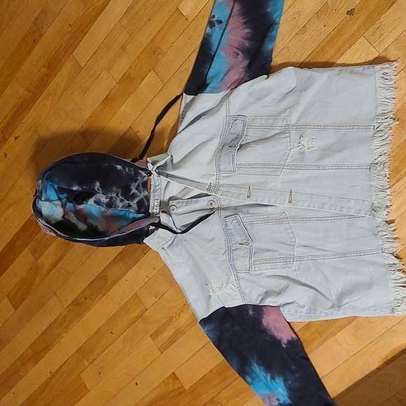 Super Stylish jean jacket with tye dye sleeves and hood - Picture 2 of 3